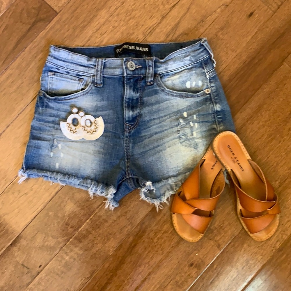 Size 0 distressed Express denim shorts